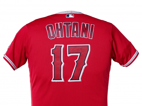 Photo of back of red jersey with number 17 and name Ohtani.